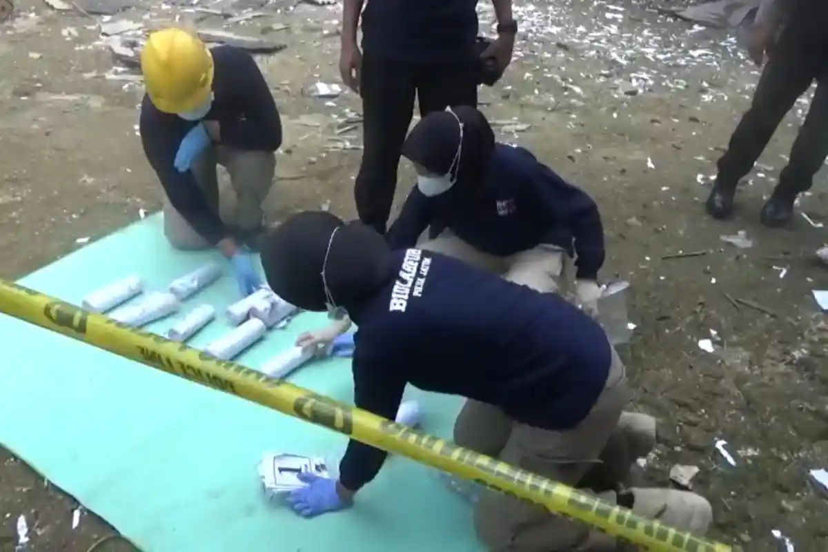 Olah TKP Ledakan Mercon di Bangkalan, Jibom Polda Jatim Menduga 1 Kg Bubuk Mesiu yang Meledak