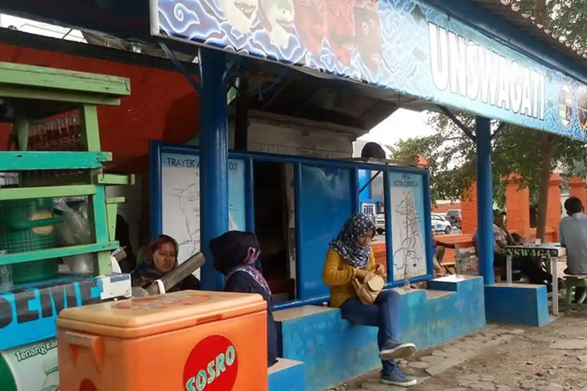 Belasan Halte Baru Diperbaiki Pemkot Cirebon, Mahasiswa Unswagati Tanggapi Begini