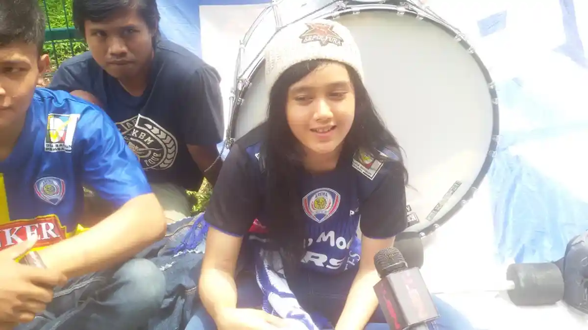 Suporter Cantik Ini Prediksi Arema Menang 2-1 Atas Persib Bandung