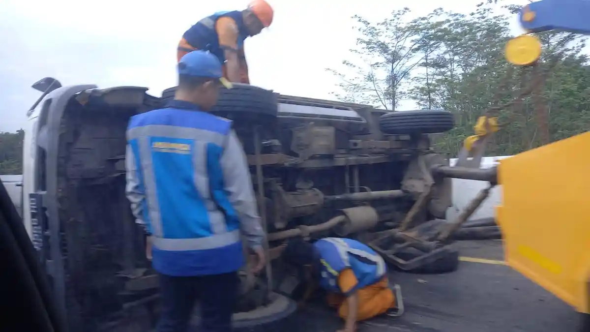Kecelakaan Mobil Boks di Jalan Tol Semarang-Solo, Begini Penyebabnya