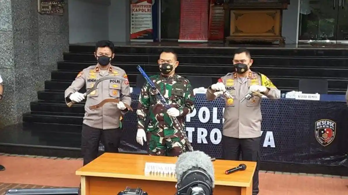 Polisi Punya Bukti Kuat Rekaman CCTV Saat Pengikut Habib Rizieq FPI Lakukan Penyerangan di Tol