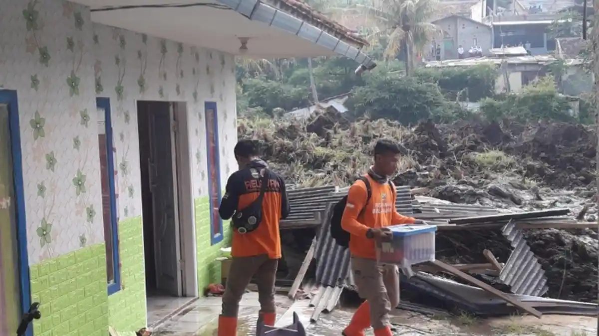 Longsor di Hegarmanah KBB, 10 Rumah Tertimbun, 80 Rumah Lainnya Terancam Terdampak Longsor
