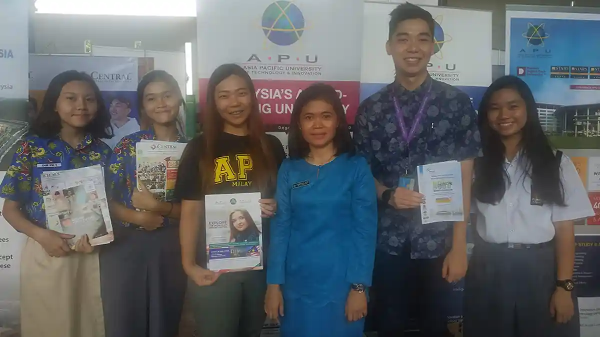 SMA Yos Sudarso Batam Gelar Pameran Pendidikan Undang 65 Universitas Dalam dan Luar Negeri