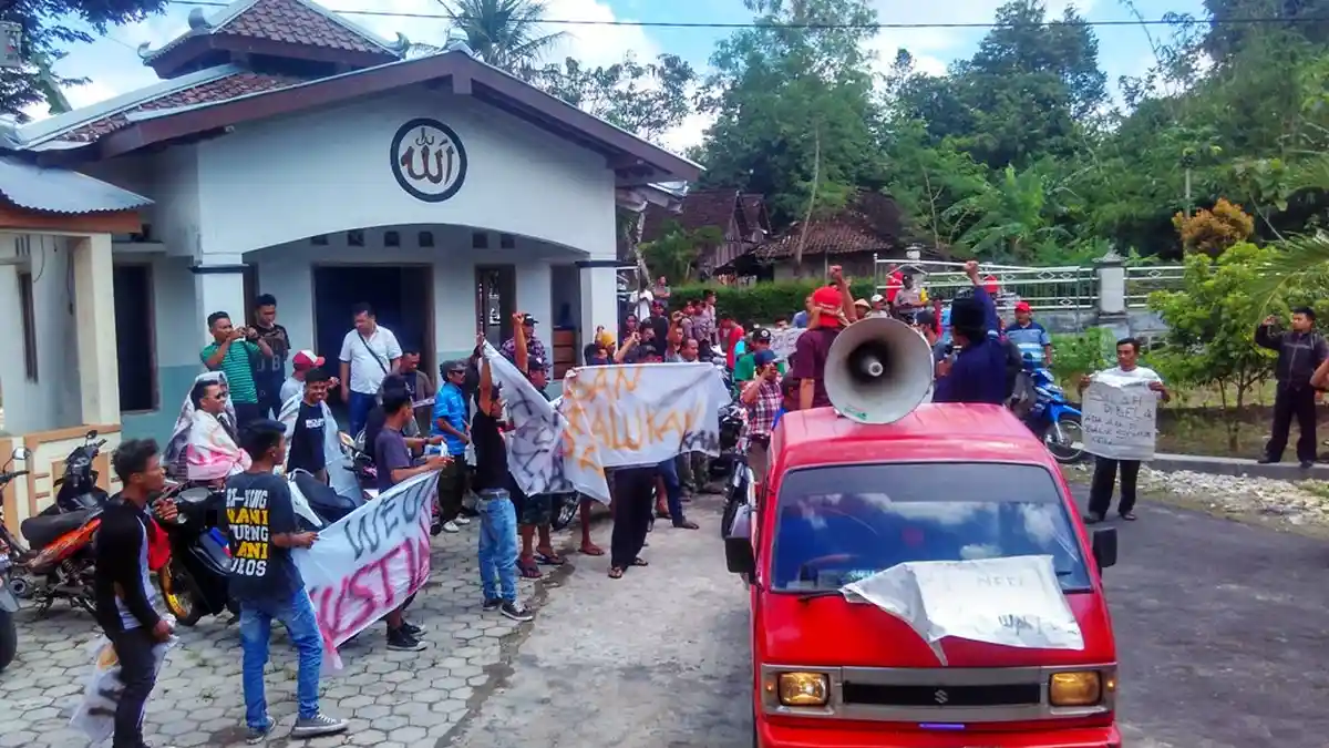 Warga Bleberan Gelar Demo Tuntut Kepala Desa Turun dari Jabatannya