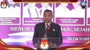 Ketua-KPU-Lembata-memberi-sambutan-saat-debat-perdana.jpg
