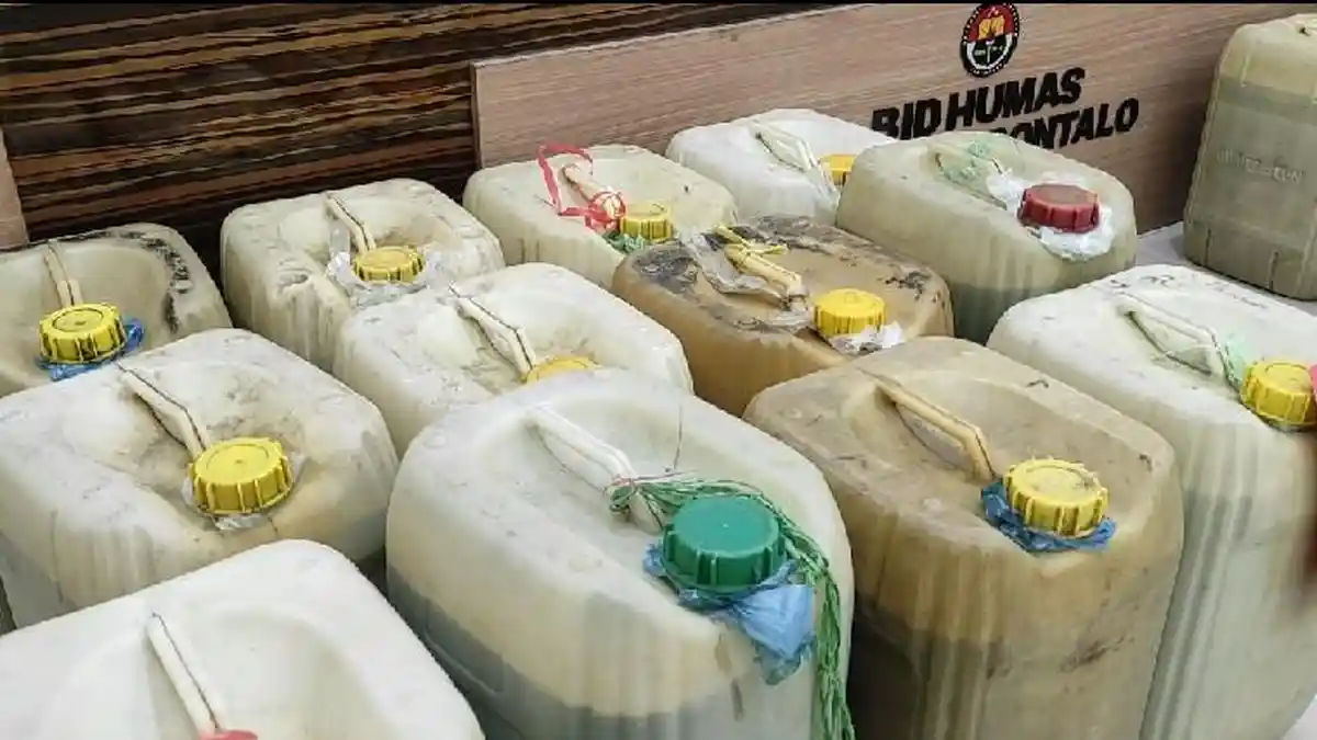 Bersekongkol dengan Pelaku Penyalahgunaan BBM Pertalite, 2 Petugas SPBU Gorontalo Ditahan Polisi