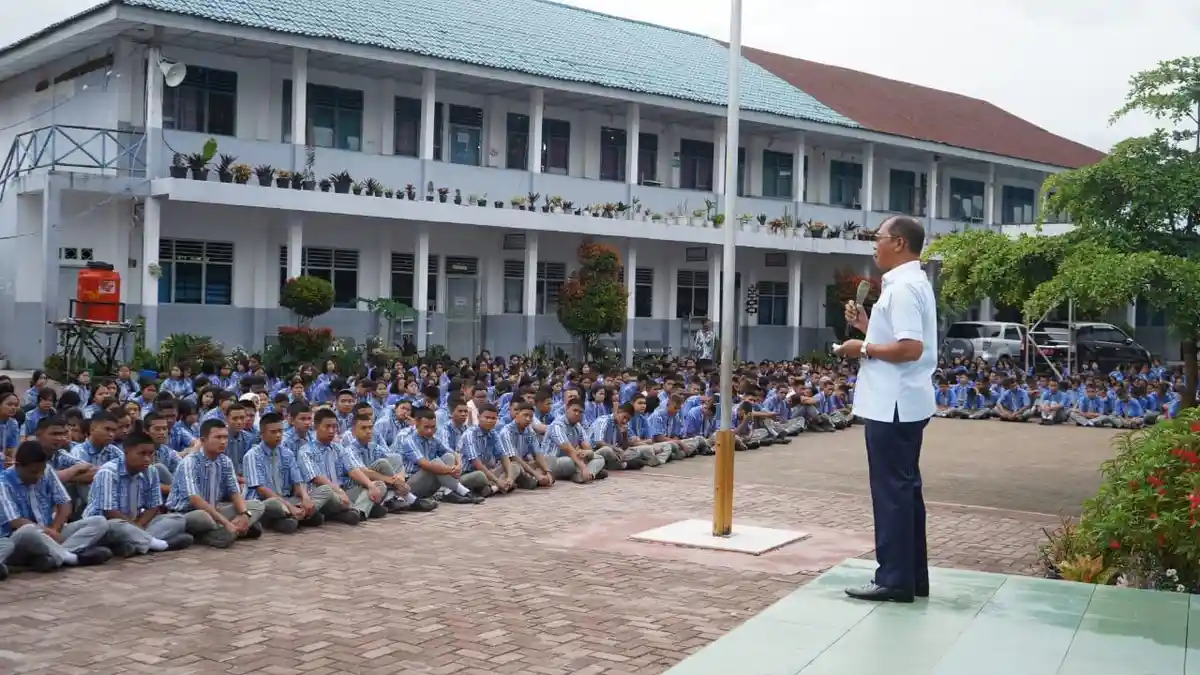 Bangun Karakter Pelajar: Wabup Toba Soroti Kenakalan Remaja dan Pentingnya Wawasan Kebangsaan