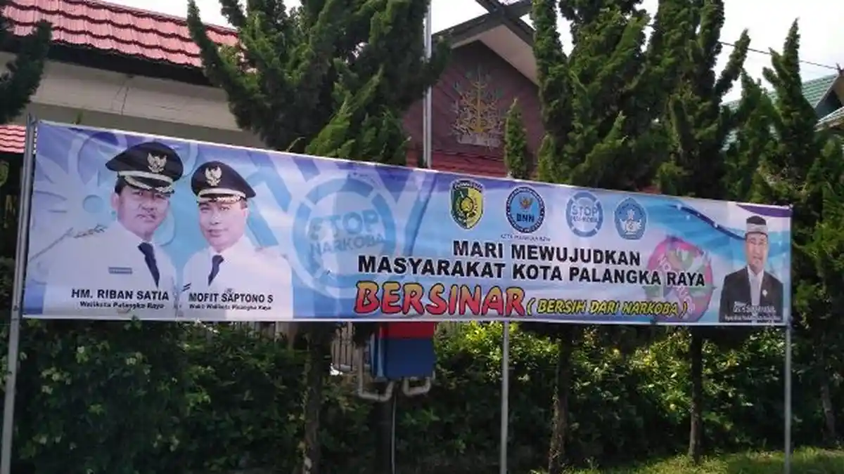 Pemko Sebar Spanduk Palangkaraya Bersih Narkoba