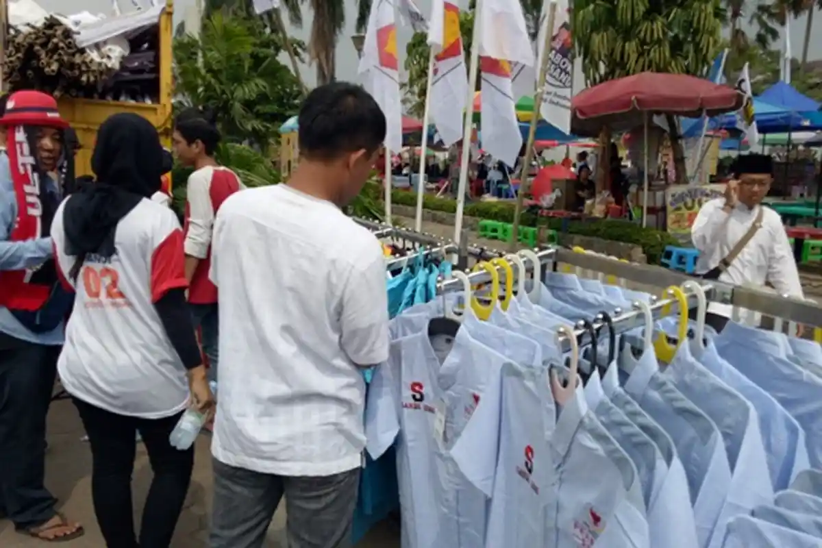 Kampanye Prabowo-Sandi di Palembang Bawa Berkah Penjual Baju, Terjual 50 Baju dari Pukul 07.00