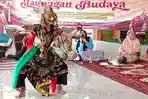 menonton-pertunjukan-Wayang-Topeng-Jatiduwur.jpg