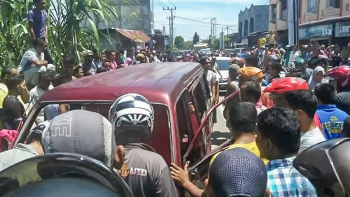 Satu Keluarga yang Diamuk Massa Itu Ternyata Kawanan Pencuri