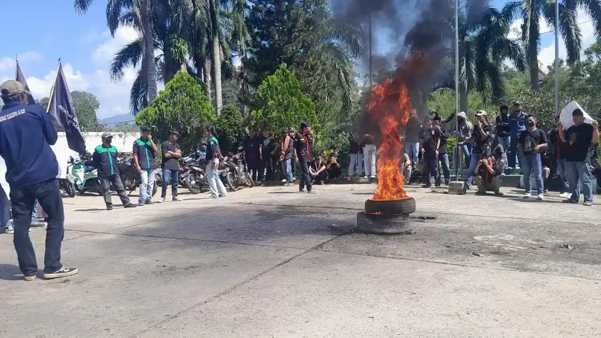 Mahasiswa Anggap Bupati dan Wakil Bupati Toraja Utara Gagal Pimpin Daerah