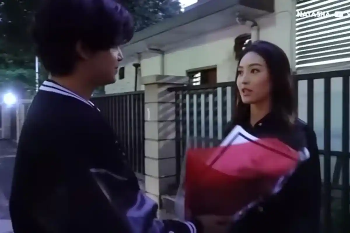 Video Aliando Syarief Beri Bunga Hingga Pegang Pipi Natasha Wilona Tranding di YouTube: OMG!