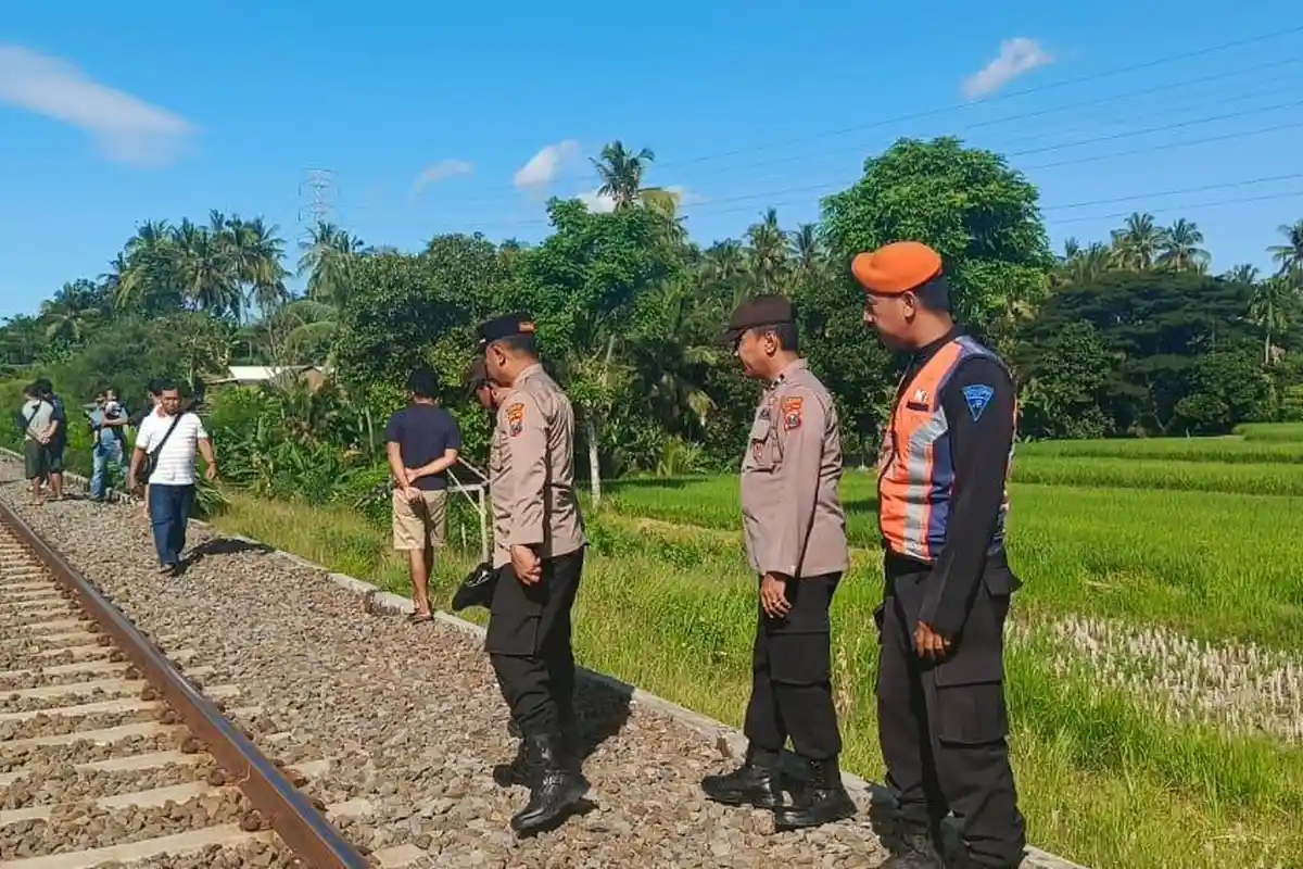 Depresi, Pria 40 Tahun di Banyuwangi Tertabrak Kereta Api saat Berjalan di Rel