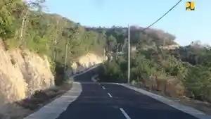 Jalan-Pantura-Flores.jpg