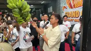 Putra-Jokowi-Kaesang-Pangarep-resmikan-gerai-Sang-Pisang-di-Sawangan-Kota-Depok.jpg