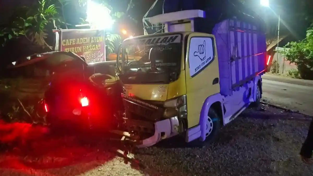 Kronologi Kecelakaan Adu Banteng Truk vs Mobil Xenia di Jalan Raya Blora-Ngawen