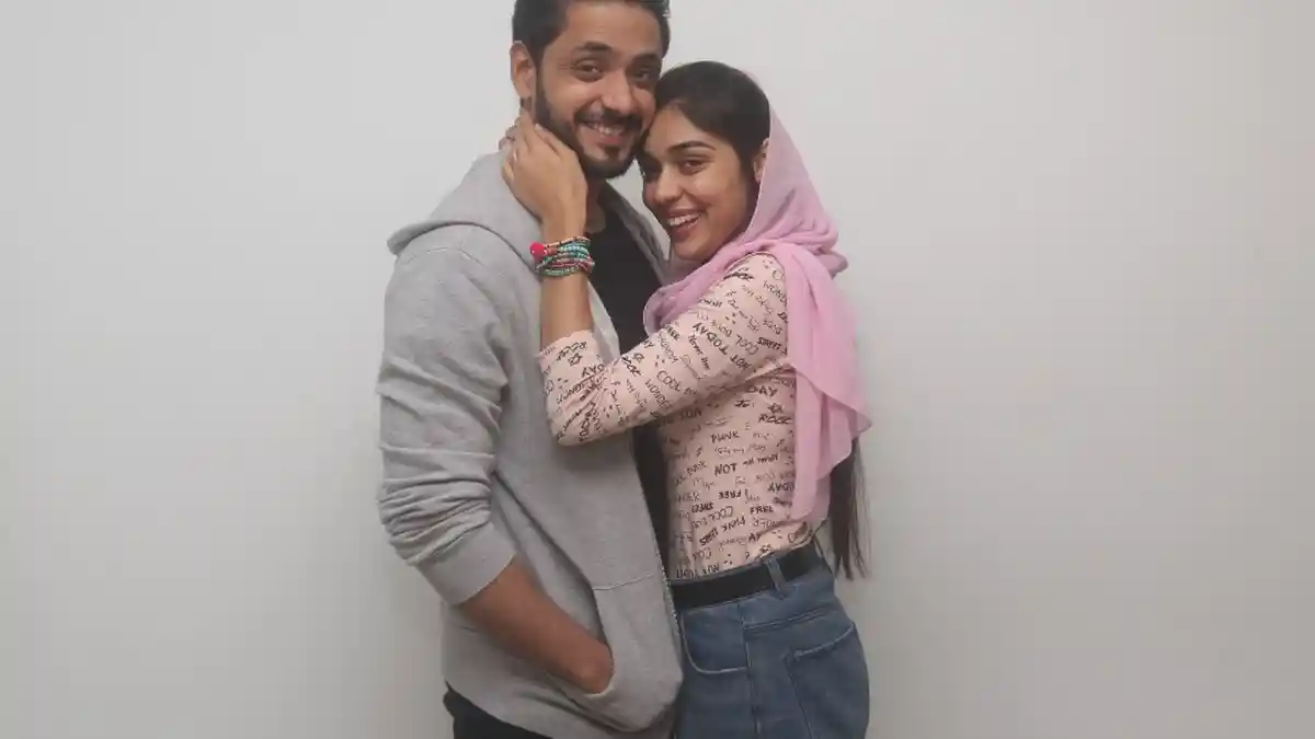 VIDEO: Eisha Singh dan Adnan Khan Senang Punya Penggemar di Indonesia