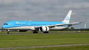 pesawat-klm.jpg