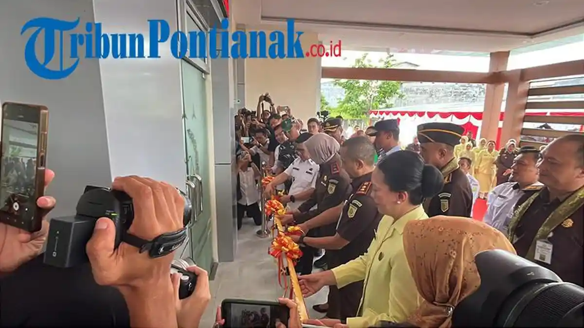 Kajati Ahelya Potong Pita Tandatangani Prasasti Peresmian Kantor Baru Kejari Sambas