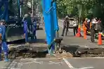 jalan-raya-lenteng-agung-amblasss.jpg