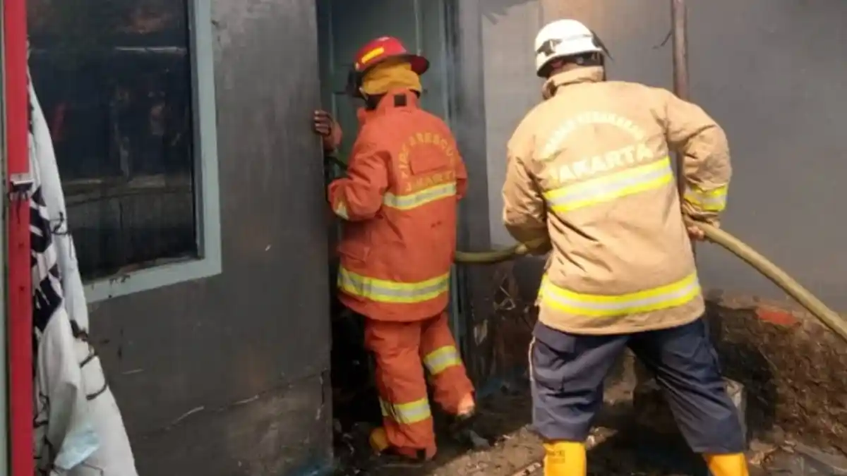 Diduga Akibat Korsleting, Ruang Tunggu dan Gudang Rutan Pondok Bambu Terbakar