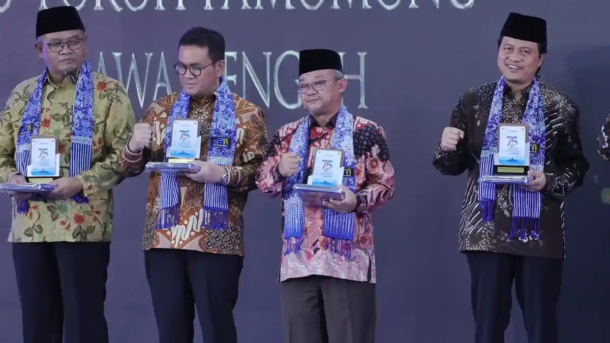 Gus Yusuf Terima Penghargaan Tokoh Pamomong