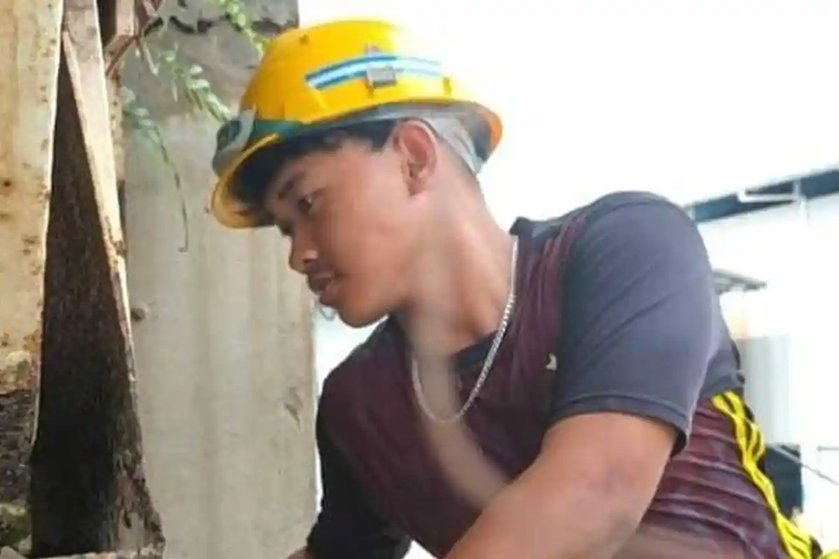 Kisah Inspiratif Roihan: Dari Serabutan hingga Jadi Mahasiswa Unesa, Gurunya Patungan Biayai SPP