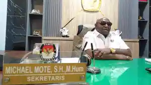Sekretaris-KPU-Papua-Barat-Michael-Mote-Kamis-1812024.jpg
