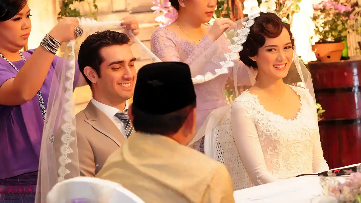 Gantengnya Fachri Albar dan Cantiknya Renata Kusmanto Saat Akad Nikah