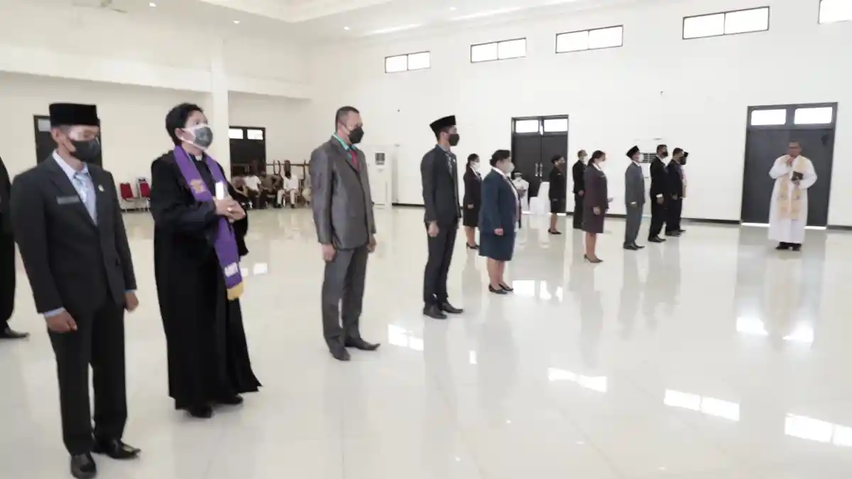 Bupati Nagekeo Lantik 13 Pejabat Administrator dan Pengawas