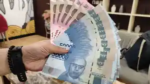 Ilustrasi-uang-tunai-rupiah-Menghadapi-Natal-2025-dan-Tahun-Baru-2026HJHJ787GJ.jpg