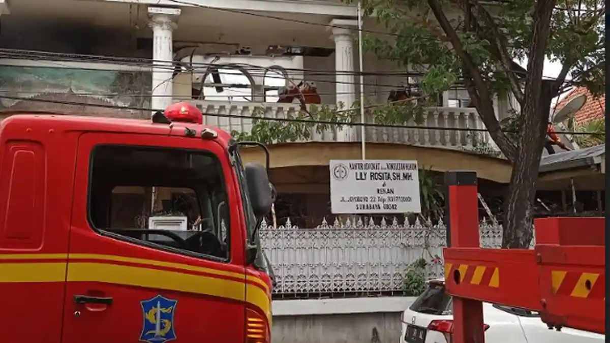 Kantor Advokat di Jl Joyoboyo Surabaya Terbakar, Ini Videonya