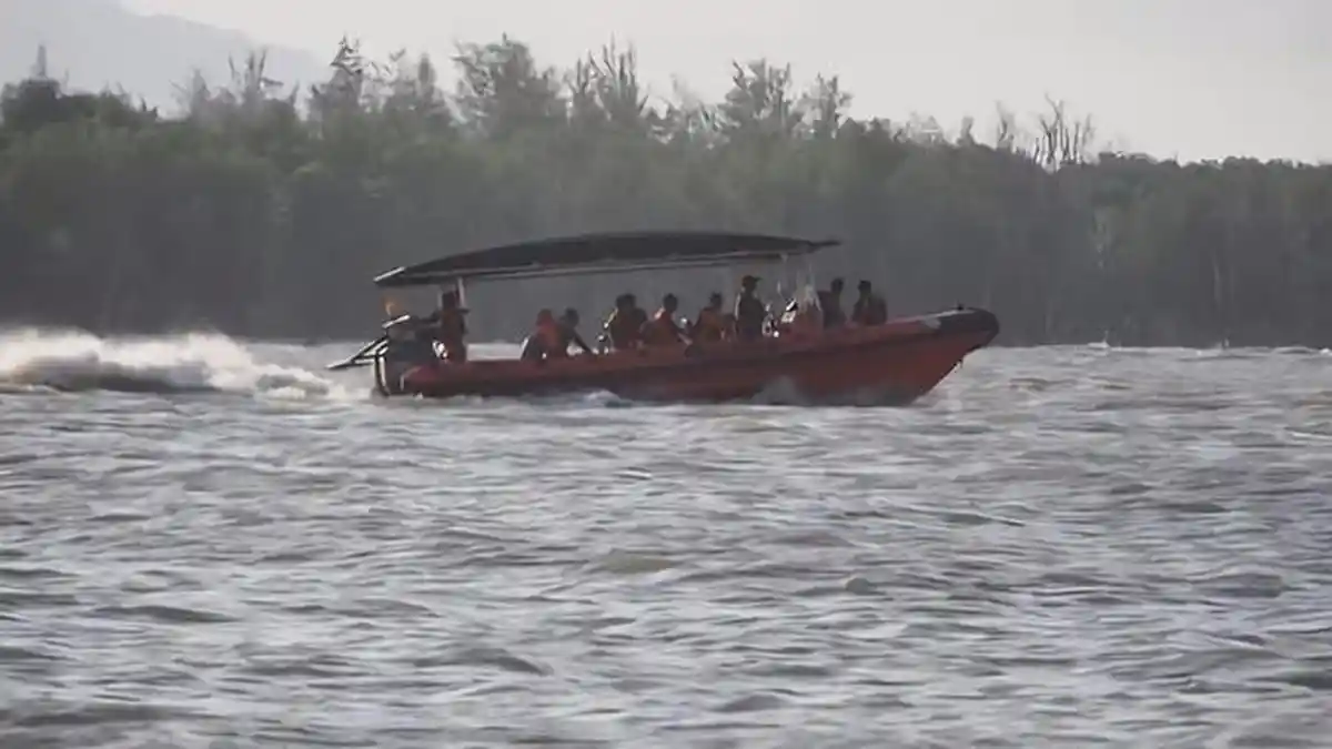 Jasad Pilot Belum Ditemukan, Pencarian Hari ke-2 Helikopter Polri di Belitung Timur Terkendala Cuaca