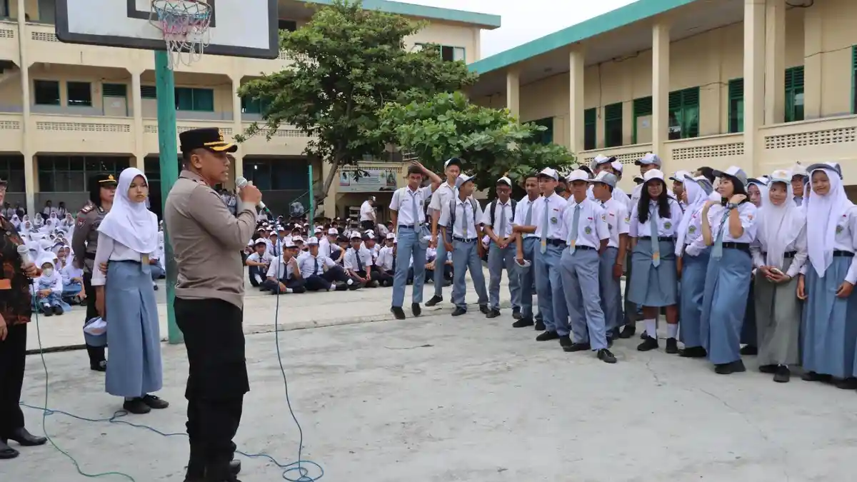 Tanggulangi Kenakalan Remaja di Siantar, AKBP Yogen Sampaikan Pesan Edukatif Pada Pelajar SMA Tamsis
