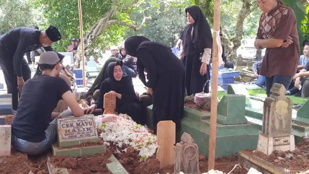 Tangis Keluarga Pecah di Pemakaman M Erlangga, Warga Palembang Meninggal di Kamboja