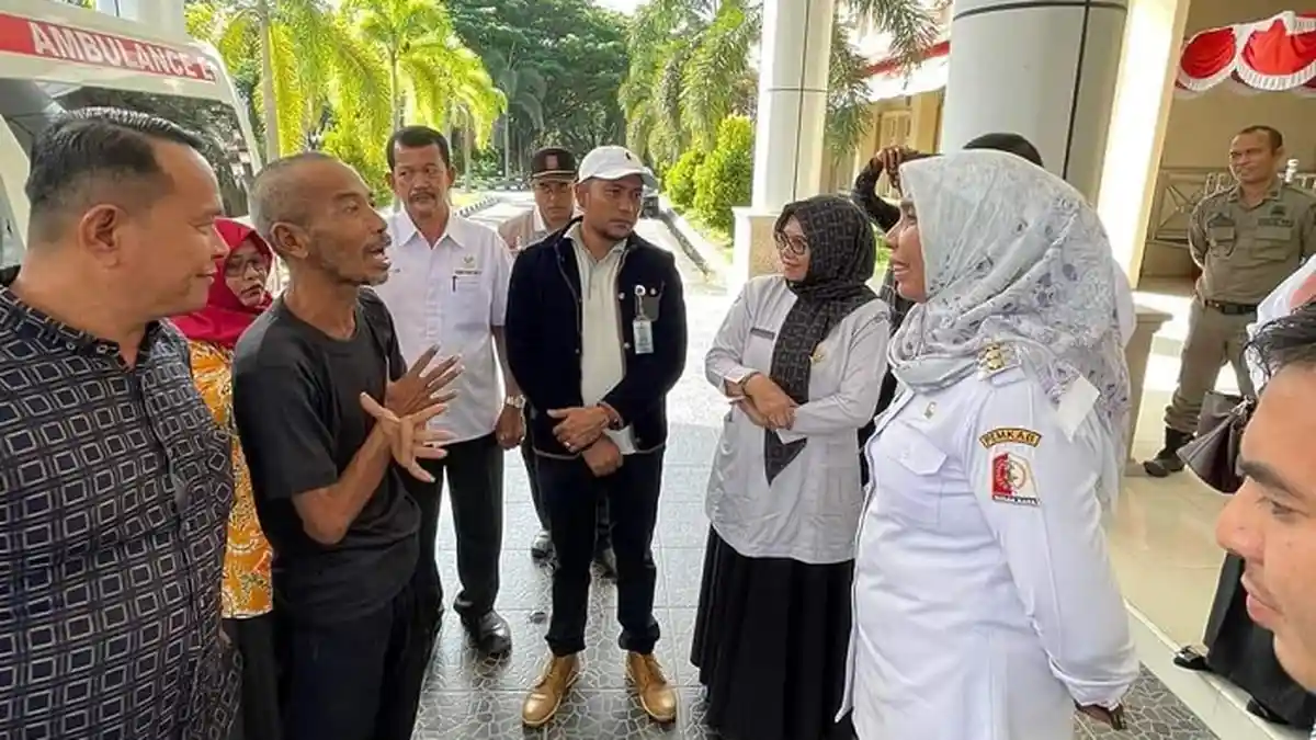 Pemkab Nagan Raya Pulangkan Seorang ODGJ ke Semarang, Keluarga Sambut dengan Haru