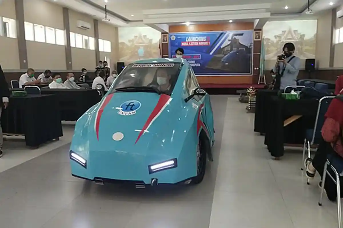 Membanggakan. Mahasiswa Fakultas Teknik Untan Buat Mobil Listrik Hemat Energi dan Ramah Lingkungan.