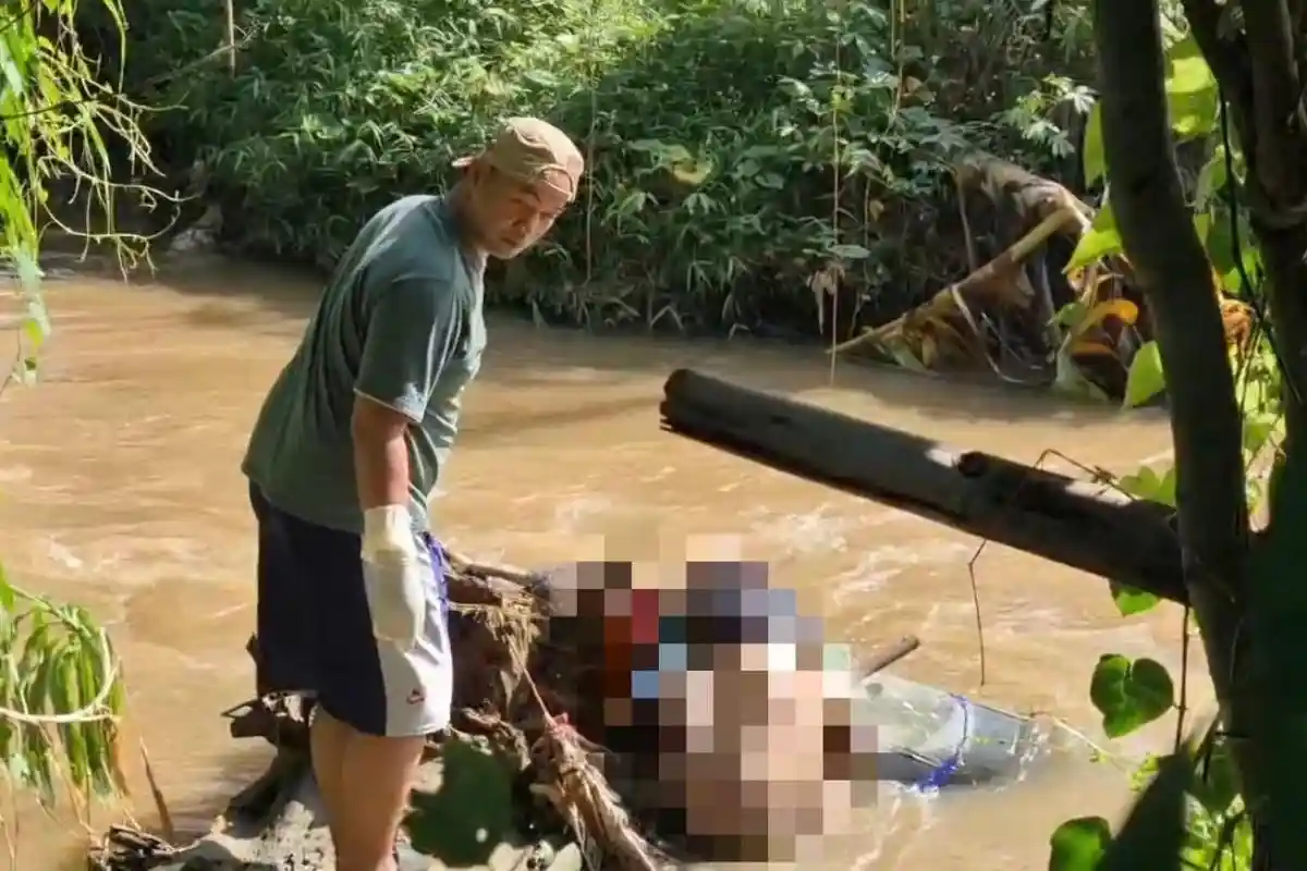 Mayat Bengkak Tersangkut di Aliran Kali Baru Depok, Tanpa Baju