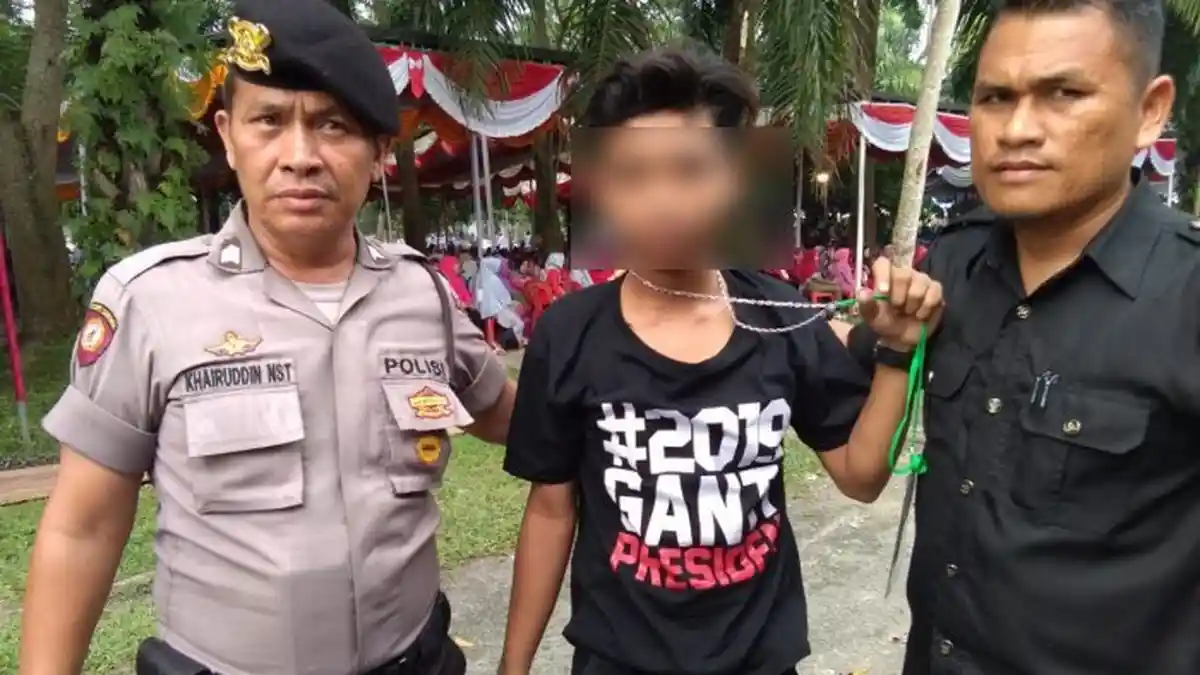 Datangi Acara Silaturahmi Jokowi Pakai Kaos #2019GantiPresiden, Pemuda Ini Diamankan Polisi