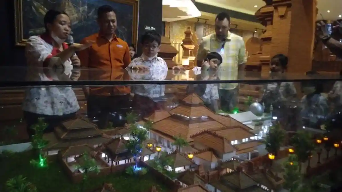 Siswa SD di Kudus Dilatih Jadi Tour Guide Budaya Lokal, Presentasi di Depan Turis Kanada