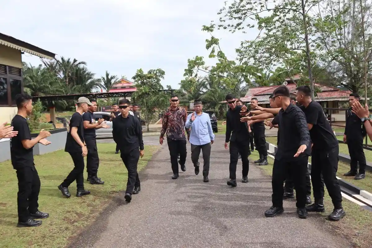 Satbrimob Polda Kalbar Latihan Pengamanan VIP untuk Asah Kemampuan Personel dan Selalu Siap