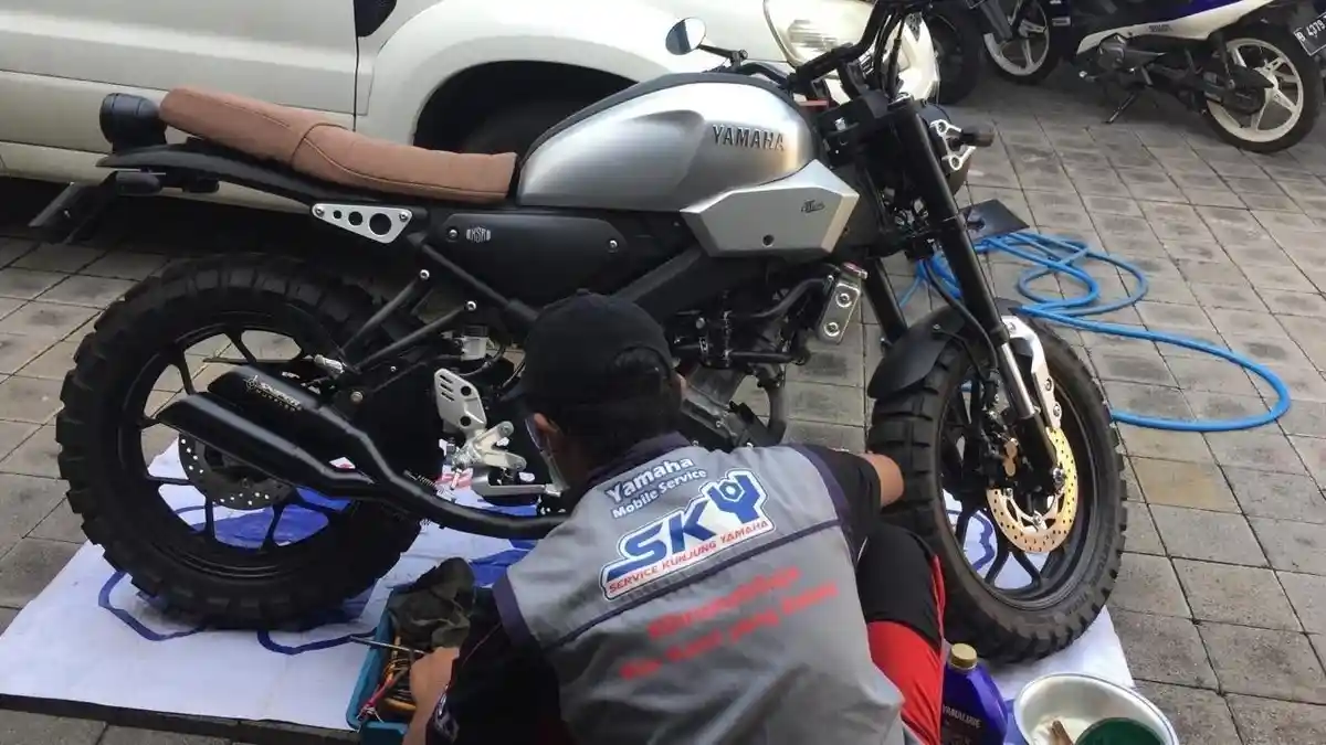 Intensitas Curah Hujan di Bali Tinggi, Ini Tips Jika Motormu Terkena Banjir