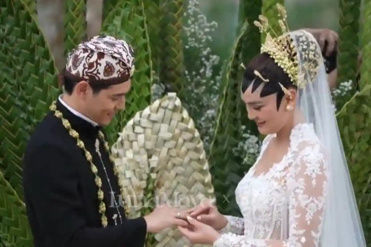 Luna Maya dan Maxime Menikah dengan Mahar Logam Mulia 7,5 Gram dan Uang Tunai 2025 USD
