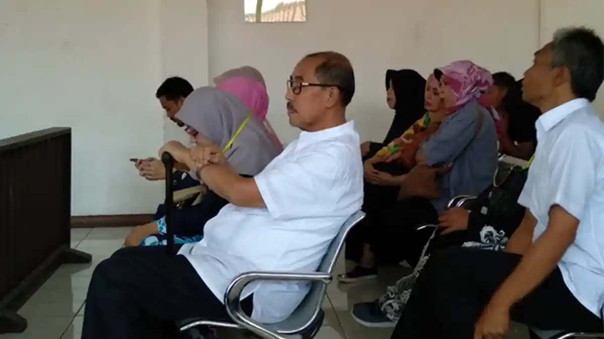 Sidang Kasus Suap Terdakwa Asep Hikayat, Mantan Bupati Bandung Barat Abu Bakar Jadi Saksi