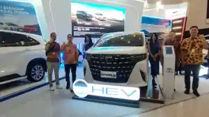 TOYOTA-alphard-hybrid.jpg