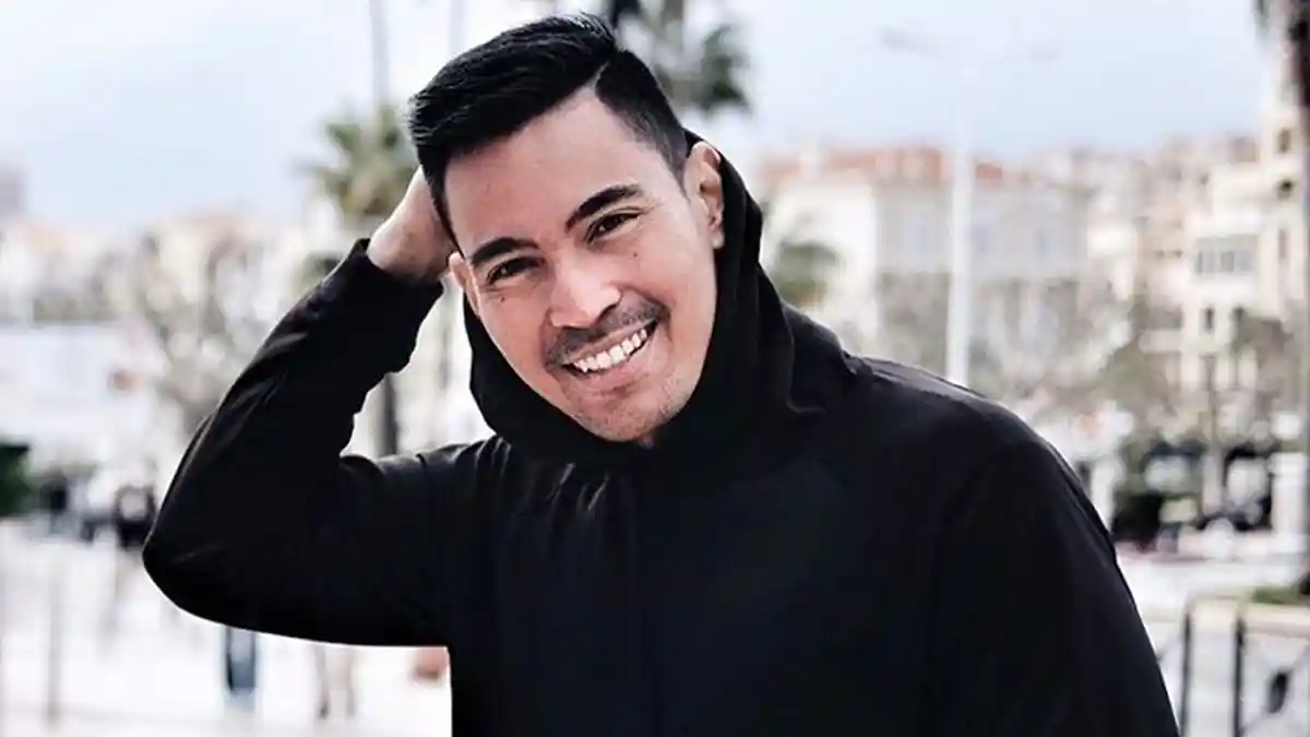 Kena Kritik Karena Pose Terlalu Mesra dengan Sophia Latjuba, Robby Purba Angkat Bicara!