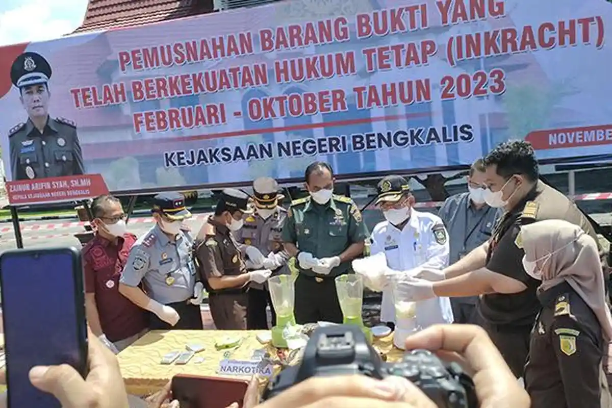 Kejari Bengkalis Musnahkan Barang Bukti Narkotika dan Barang Lain
