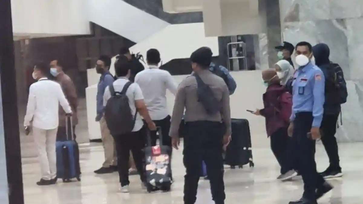 KPK Temukan Dokumen Terkait Suap di Rumah Dinas Aziz Syamsudin