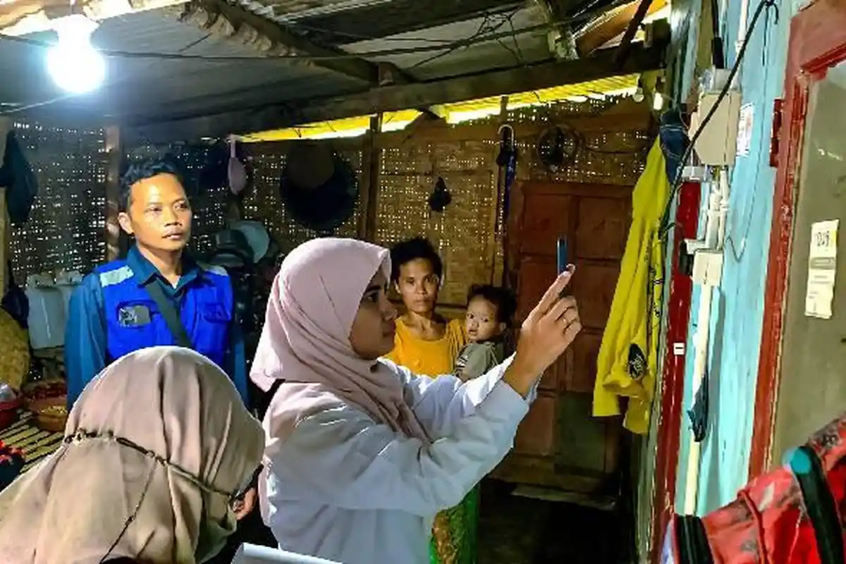 Jelang Nataru, PLN UIW NTB Terangi 3.497 Rumah Warga Melalui Program BPBL 2024